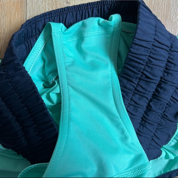 💙 Lululemon Tracker Short 4 way stretch 💚 - Picture 5 of 7